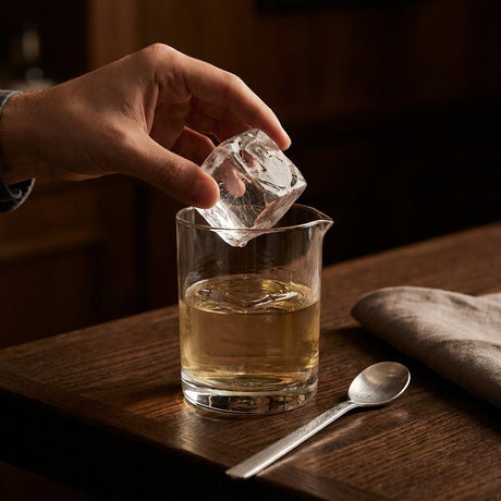 Eis als präzise Zutat: Über die stille Steuerungsgrösse im Cocktail